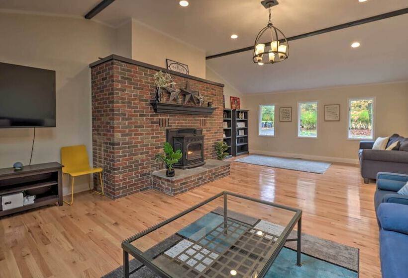 Pocono Home W/ Hot Tub, Fireplace, & Game Room!