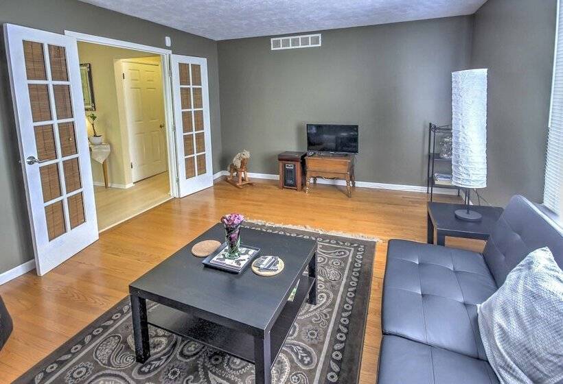 Private Plymouth Hideaway   13 Miles To Ann Arbor!