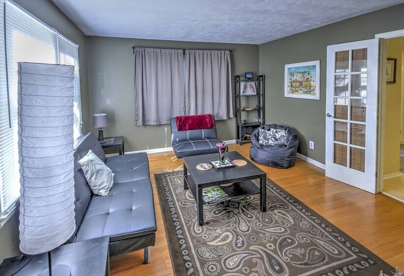 Private Plymouth Hideaway   13 Miles To Ann Arbor!