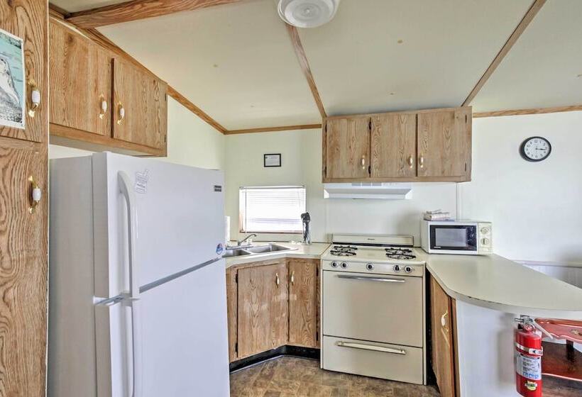 Quaint Silver Springs Cabin W/ Direct Lake Access!