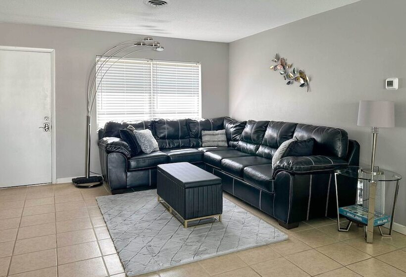 Quiet Venice Retreat With Private Lanai & Pool!