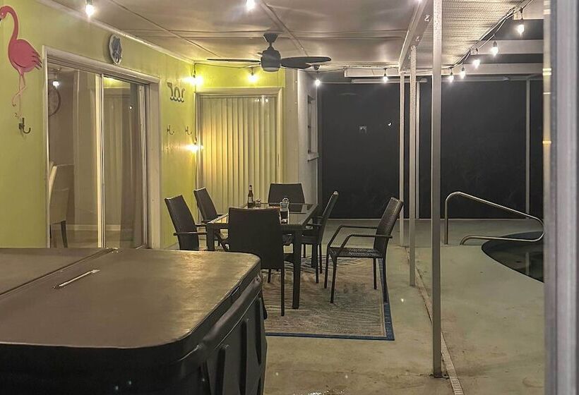 Quiet Venice Retreat With Private Lanai & Pool!