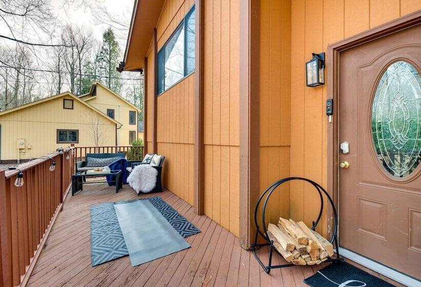 Serene Pocono Pines Home: 2 Mi To Lake Naomi Beach