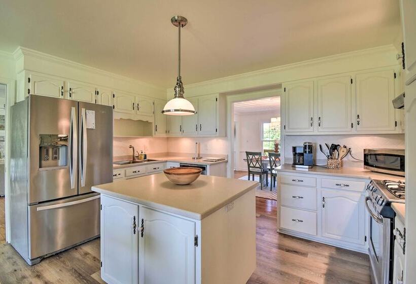 Spacious Cheriton Home: 8 Mi To Cape Charles!