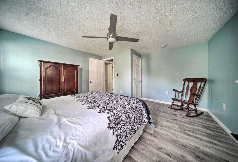 Spacious Geneva House < .5 Mi To The Strip!