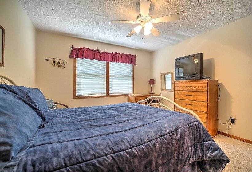 Holiday Island Home W/ Patio + Golf Course View!