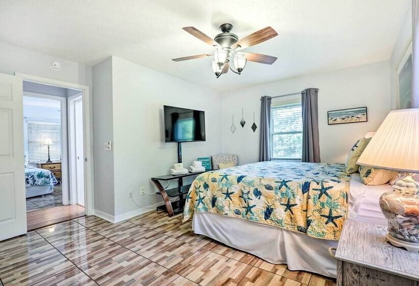 St Augustine Island Home W/ Patio, Walk To Beach!