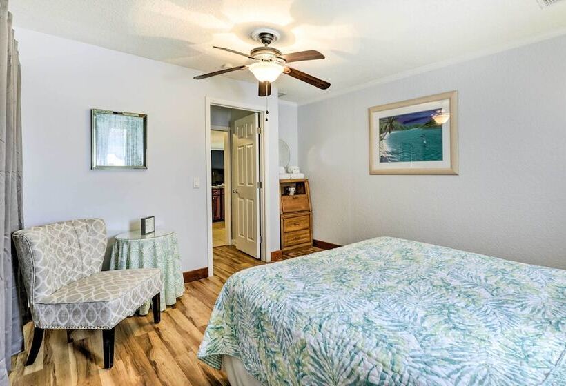 St Augustine Island Home W/ Patio, Walk To Beach!