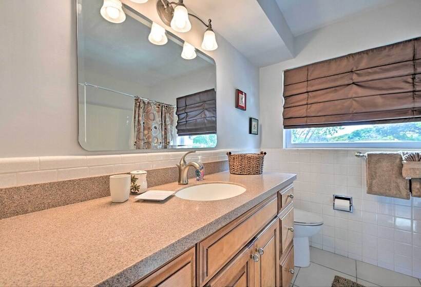 Sunny Largo Retreat: 4 Mi From Indian Rocks Beach!