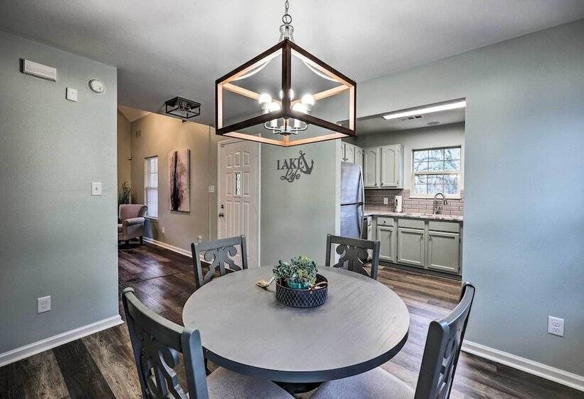 Tranquil Retreat W/ Dock On Lake Hamilton!