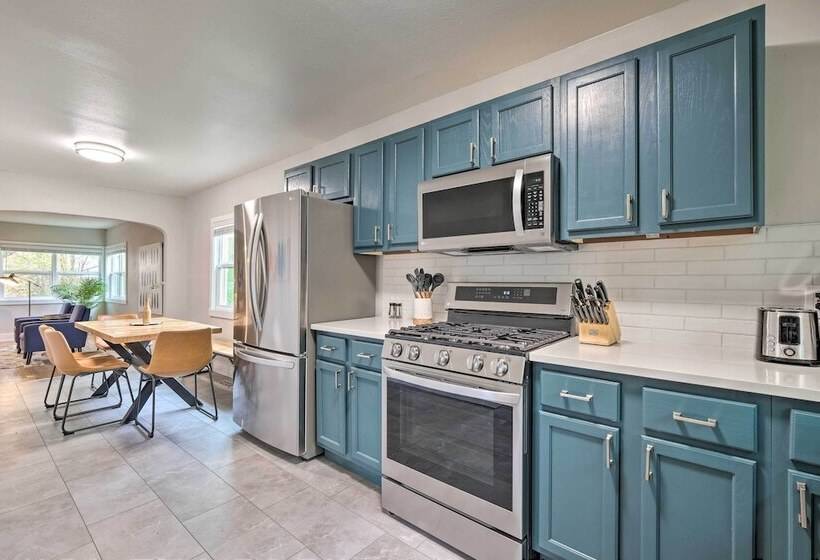 Updated Fayetteville Home < 2 Miles To Uark!