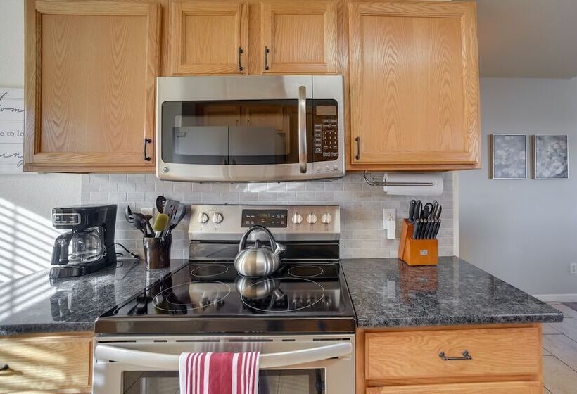 Updated Springs Home   3 Mi To Garden Of The Gods!
