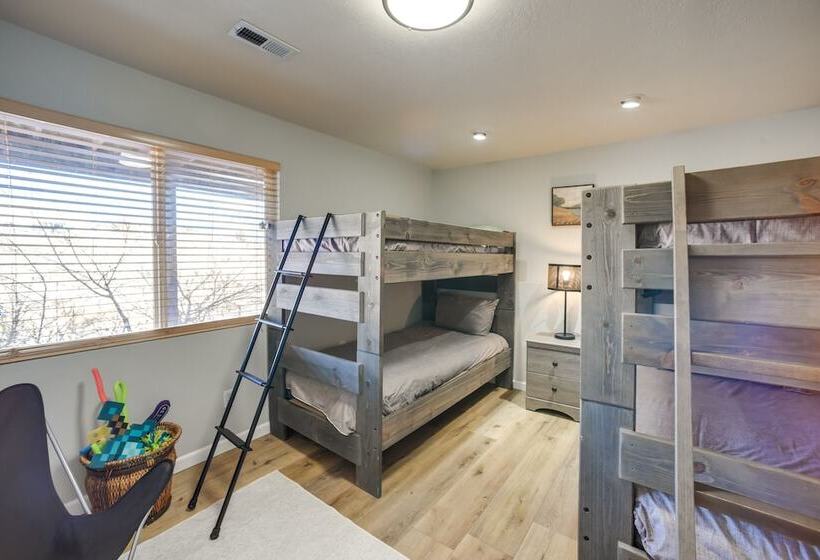 Updated Springs Home   3 Mi To Garden Of The Gods!