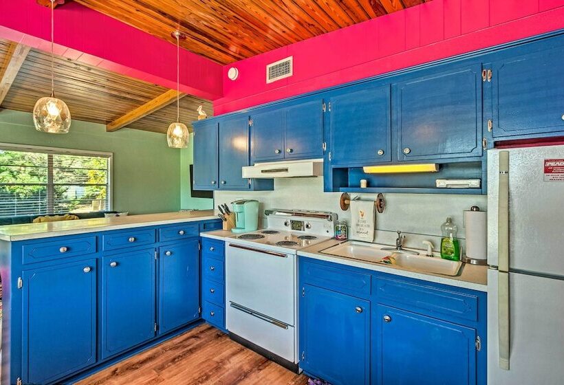 Vibrant Pcb Bungalow W/ Patio   Walk To The Beach!