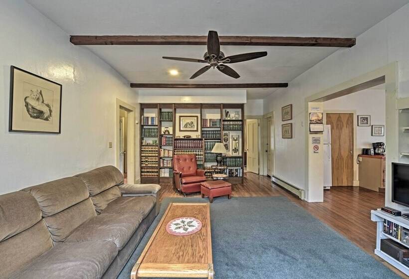Vineyard Haven House   Easy Access To Beaches