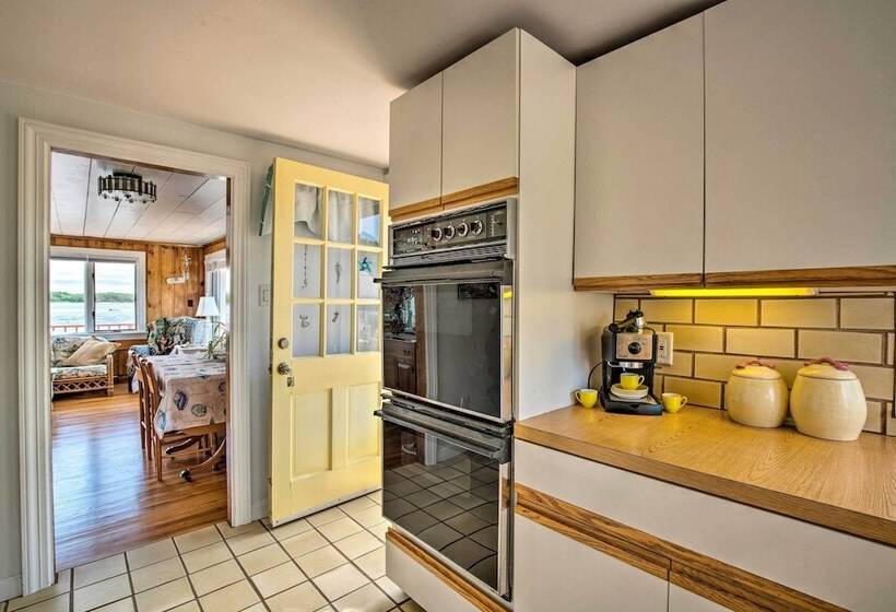 Waterfront Cape Cod Cottage W/ Deck & Beach Access