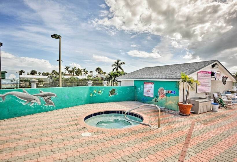 Waterfront Nettles Island Beach House: Pool Access