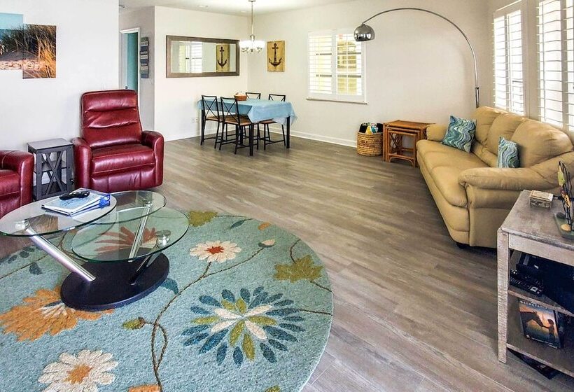 Waterfront Nettles Island Beach House: Pool Access