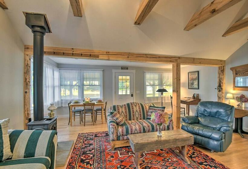 New London Cottage W/ Grill, Lake & Beach Access