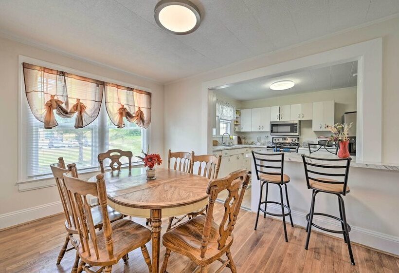 Winston Salem Retreat W/ Yard ~ 6 Mi To Dtwn!