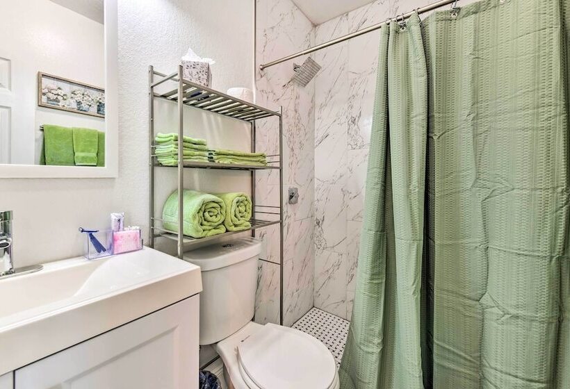 Bright, Pet Friendly Retreat In Avon Park!