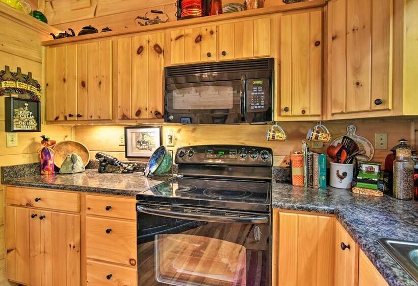 Cabin W/ Bbq + Games   Walk To Blue Ridge Parkway!