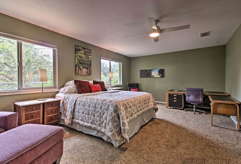 Canyon Lake Home W/ Yard   1/2 Mi To Boat Launch!