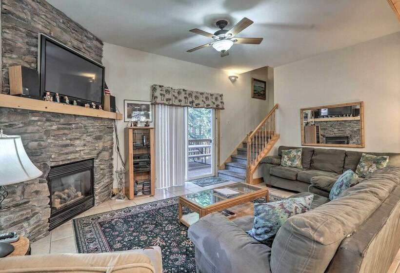 Carnelian Bay Home W/ Hot Tub Near Tahoe Skiing