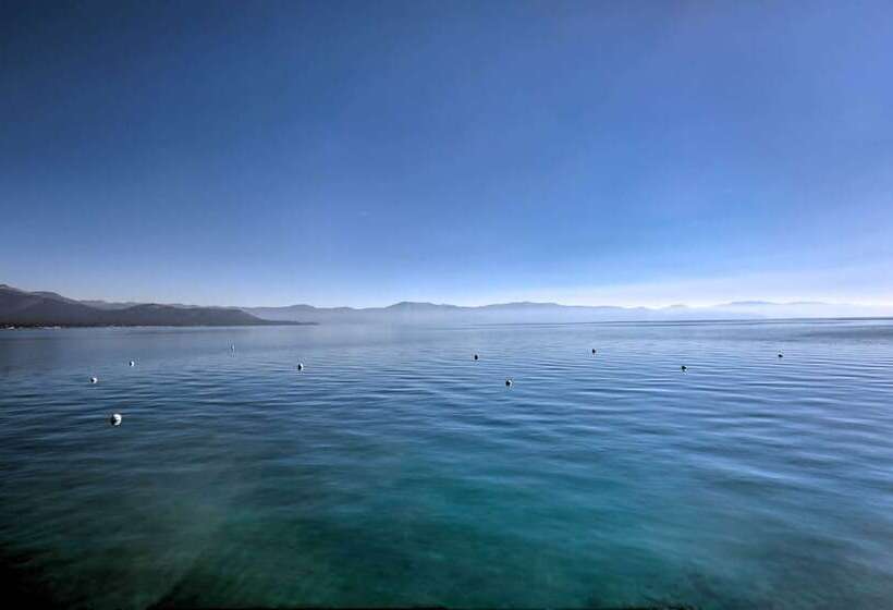 Carnelian Bay Home W/ Hot Tub Near Tahoe Skiing