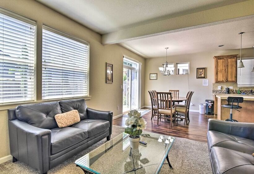 Portland Home W/ Private Hot Tub: 9 Mi To Downtown