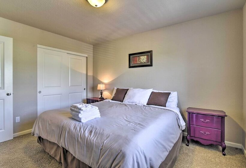 Portland Home W/ Private Hot Tub: 9 Mi To Downtown