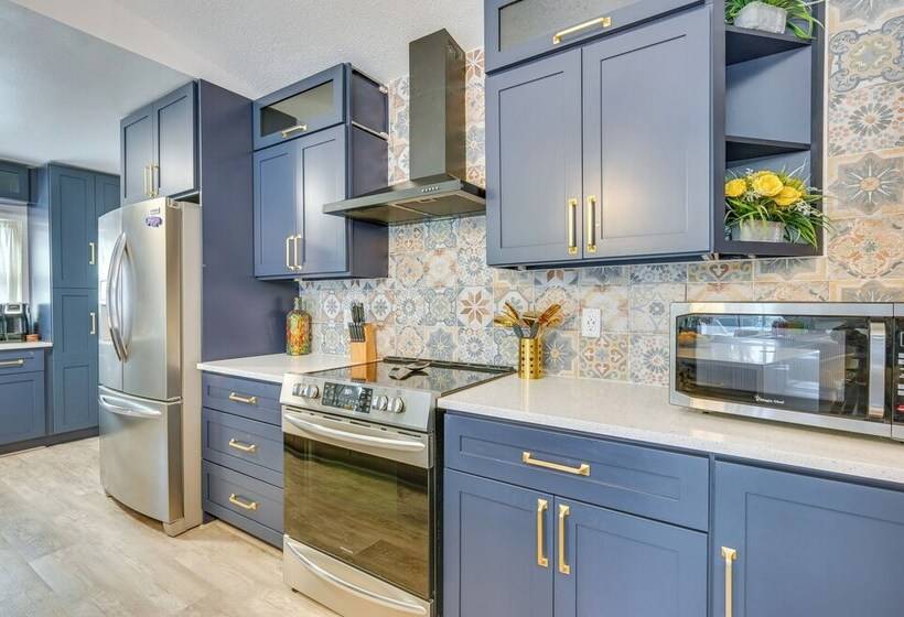 Contemporary Lutz Home: Private Pool, Pet Friendly