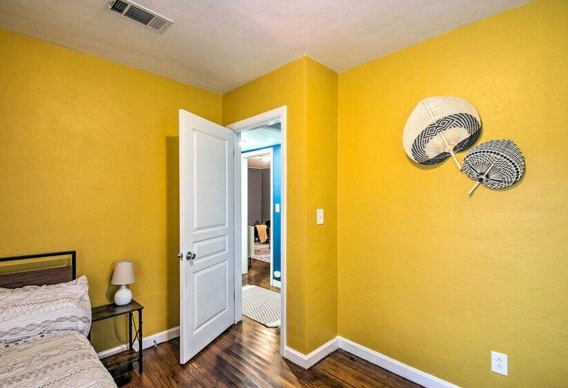 Convenient Pensacola Home W/ Deck & Fire Pit!