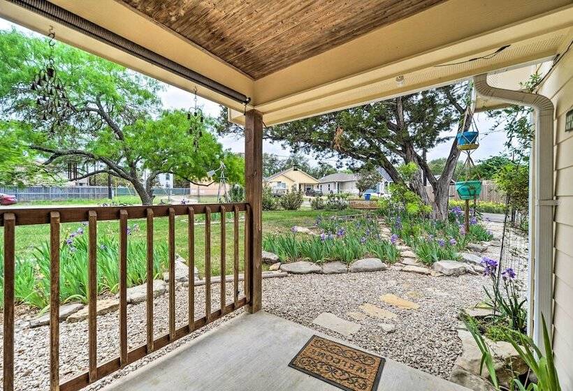 Cozy Canyon Lake Abode < 1 Mi To Boat Ramp!