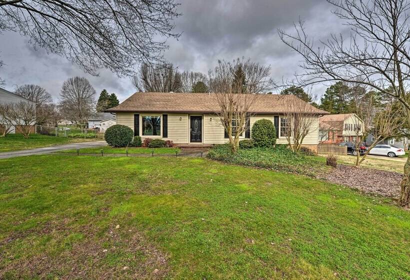 Cozy Home W/ Fenced Yard < 1 Mi Downtown Matthews!
