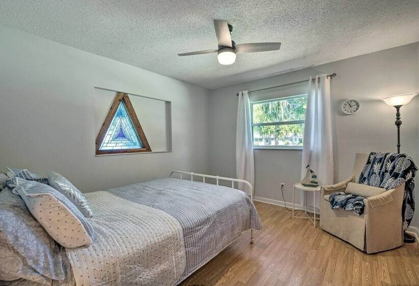 Crystal River Retreat W/ Mini Golf Course!