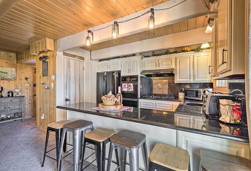 Cute Cabin + Deck < 2 Mi To Lake Arrowhead Village