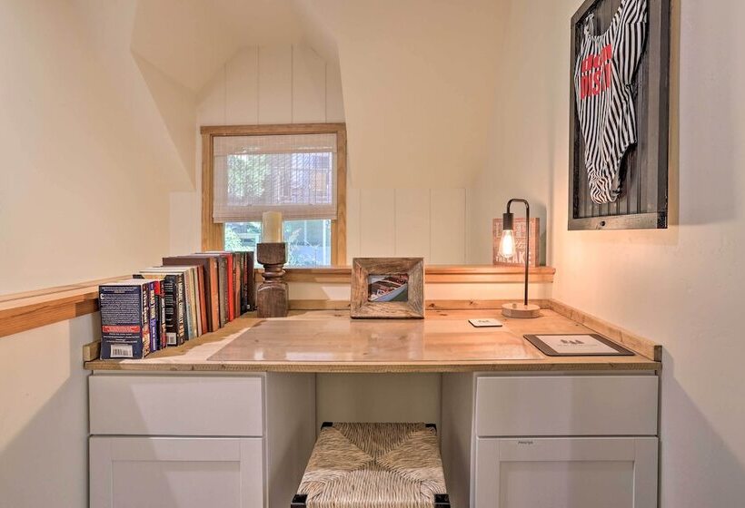 Steps To Lake: Cabin W/ Deck In Lake Arrowhead