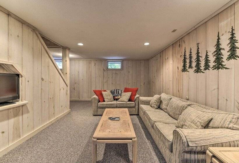 Dover Home: 7 Mi To Mount Snow Grand Summit Resort