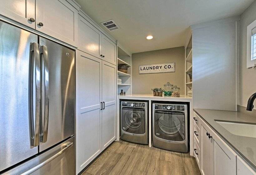 Elegant College Station Home   Walk To Texas A & M