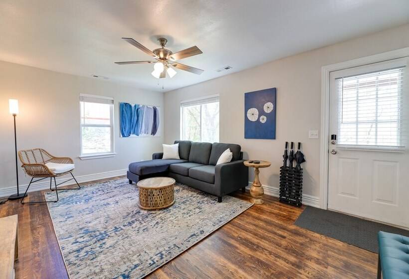 Fayetteville Retreat W/ Yard   Walk To Campus!