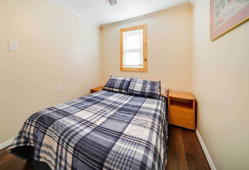 Geneva Cottage W/ Patio   Walk To Park, Lake Erie!