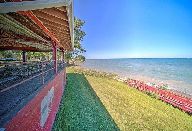 Geneva Cottage W/ Patio   Walk To Park, Lake Erie!
