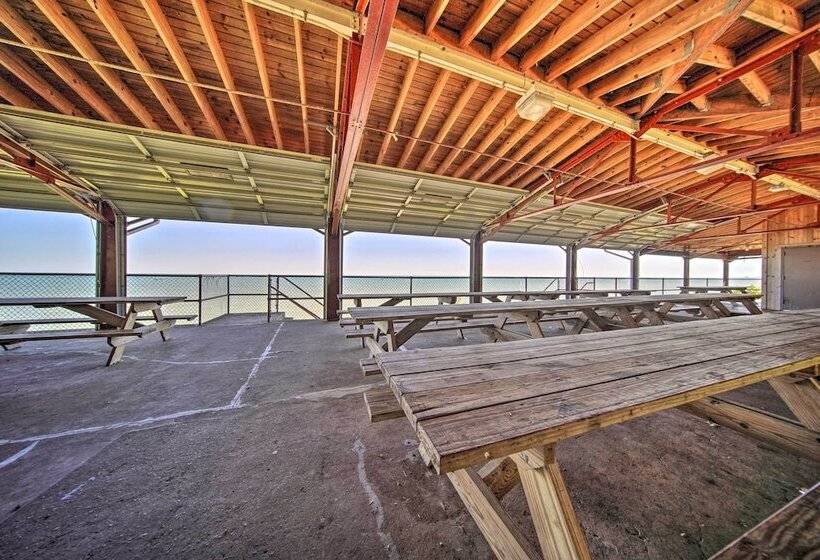 Geneva Cottage W/ Patio   Walk To Park, Lake Erie!