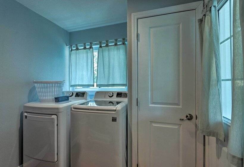 Gulf Breeze Home W/ Pool, Grill & Fire Pit