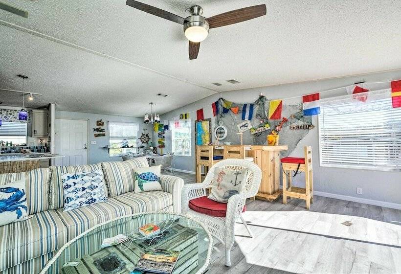 Homosassa River Home W/ Private Boat Ramp & Kayaks