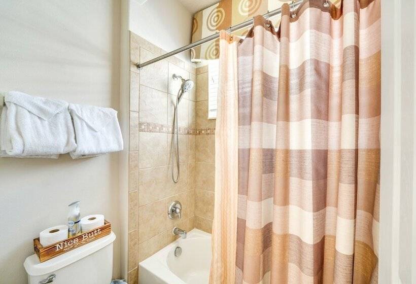 6 Mi To Disney: Lakefront Reunion Resort Home