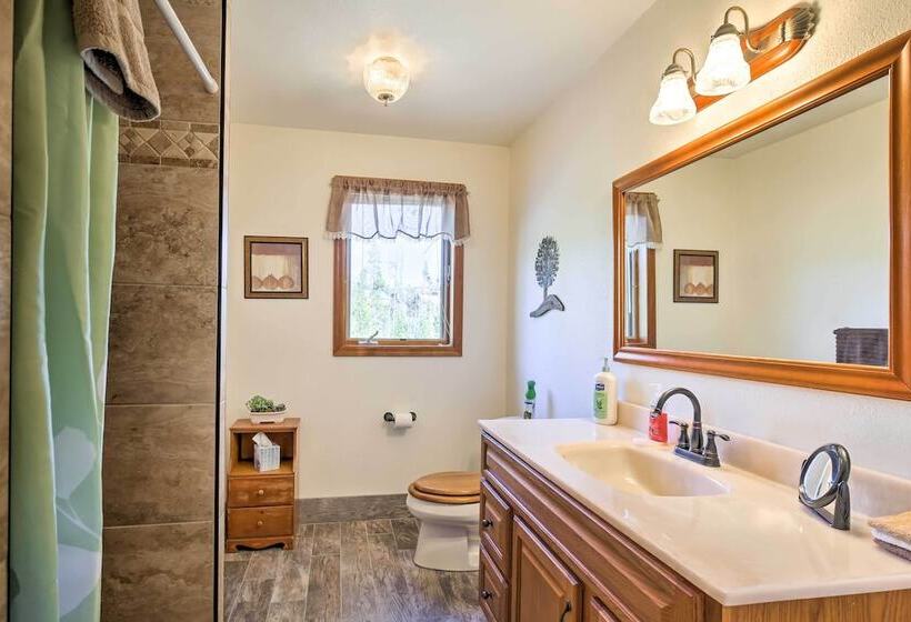 Large Home On 1 Acre: 2 Mi To Grand Lake Village