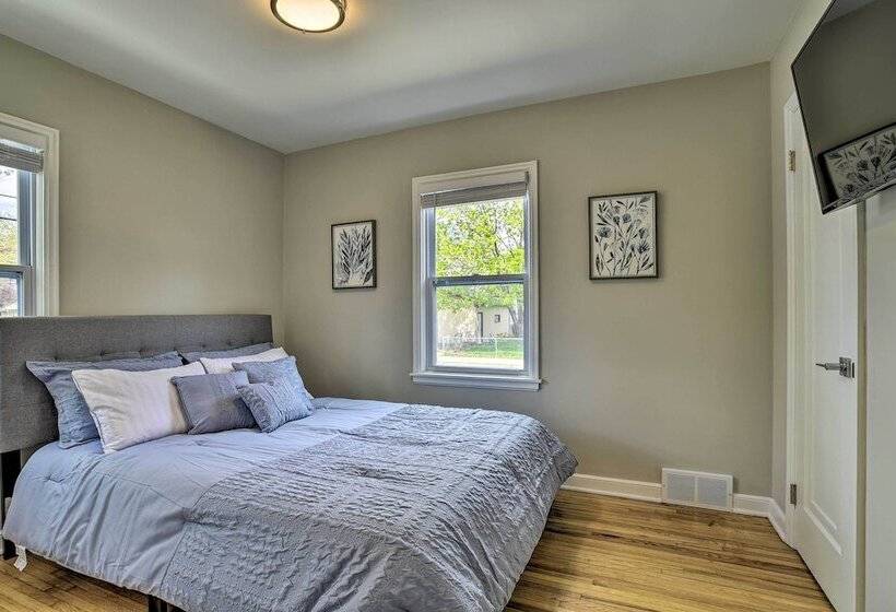 Mpls Duplex W/ Wifi & Kitchen: 5 Mi To Dtwn!