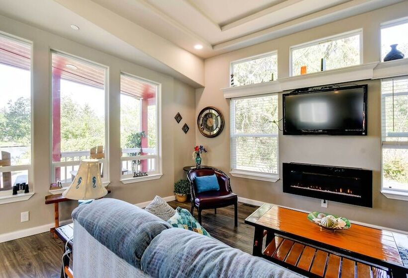 Ocean Shores Retreat W/ Porch & Canal Views!